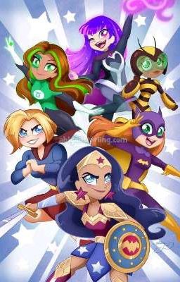 Alguien...normal? (Tu x Harem) {Dc Super Hero Girls}