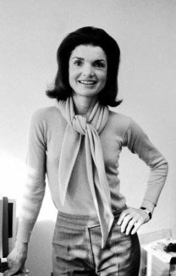 Biography: Jacqueline Kennedy Onassis