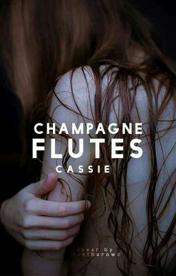 Champagne Flutes | ✓