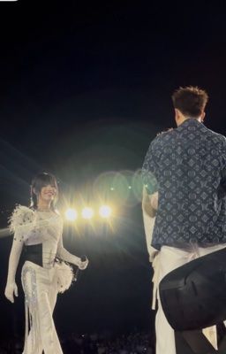 Hào Quang, pháo giấy và ánh mắt chúng ta