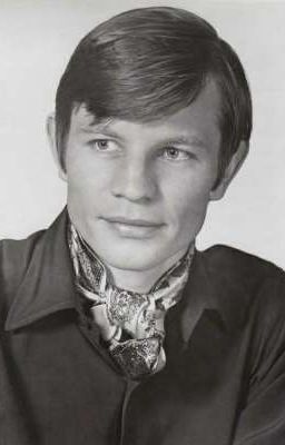 Michael York Pictures