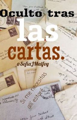 Oculto tras las cartas.